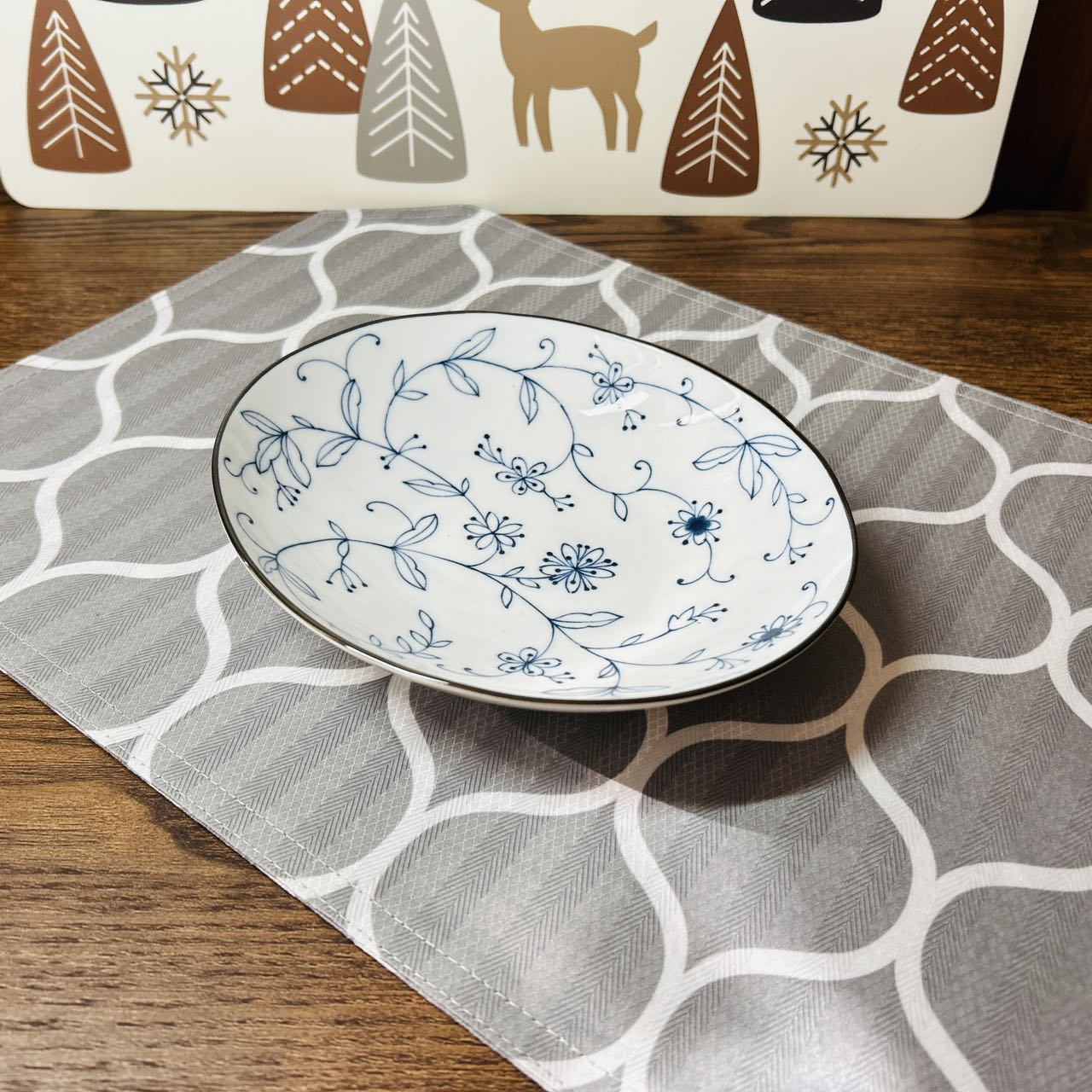 Ovale plate M(线唐草)