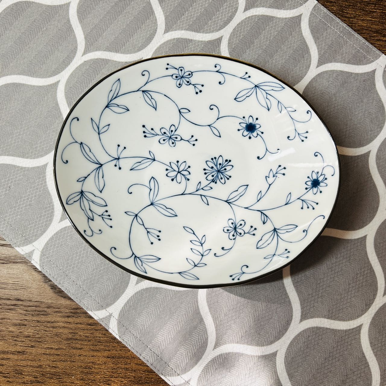 Ovale plate M(线唐草)