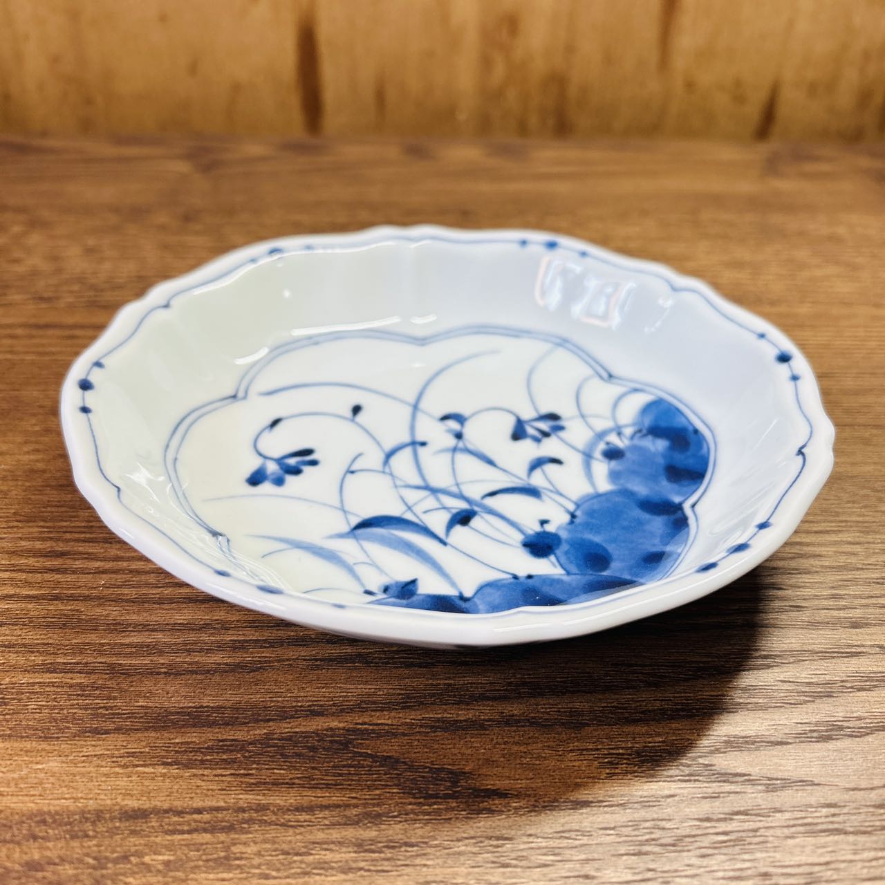 Serving plate M(花边青花盘)
