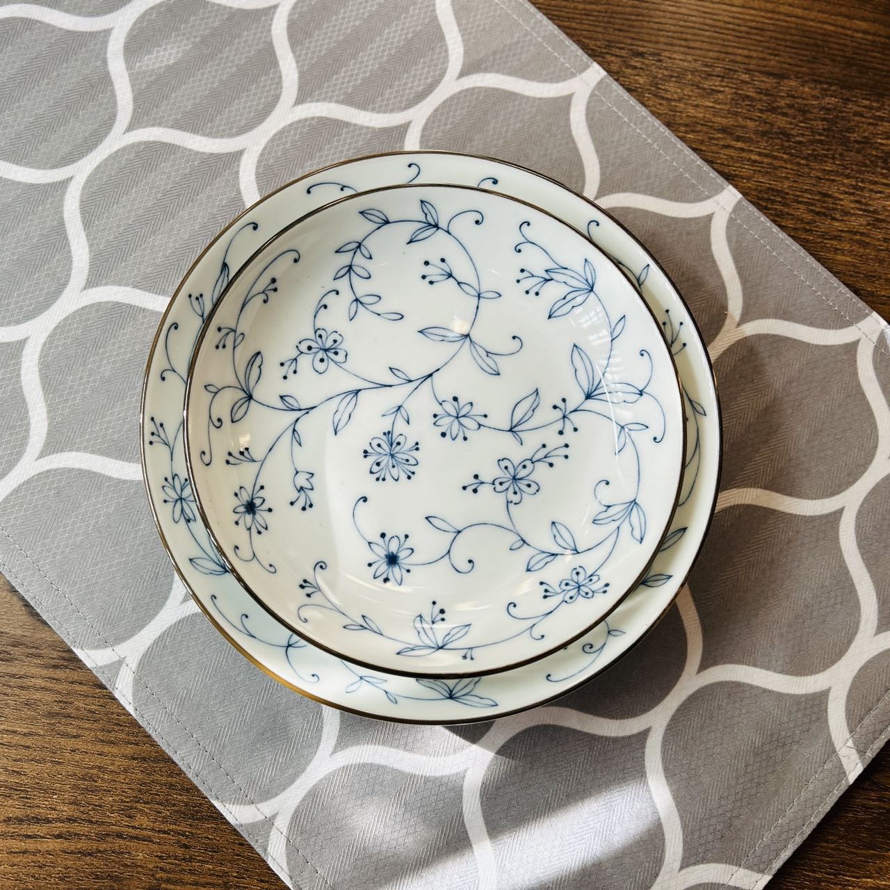 Serving plate（线唐草）