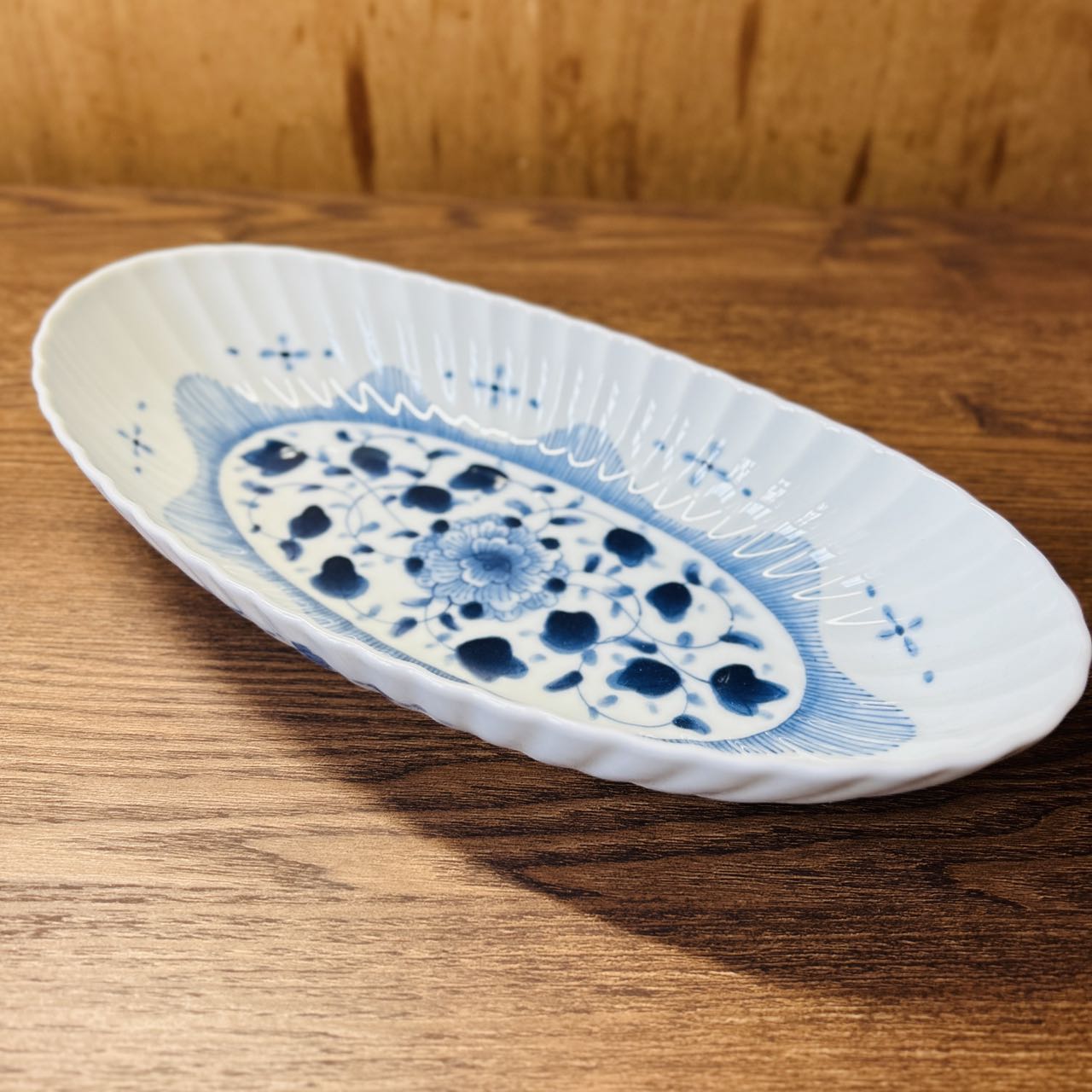 Oval fish plate XL(唐草牡丹青花）