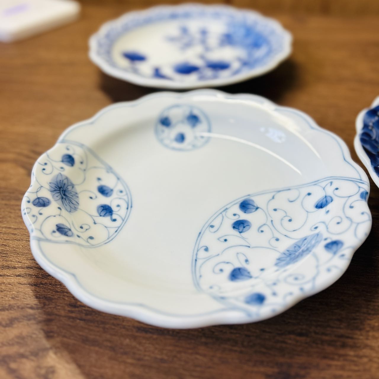 Serving plate L (花边青花盘）